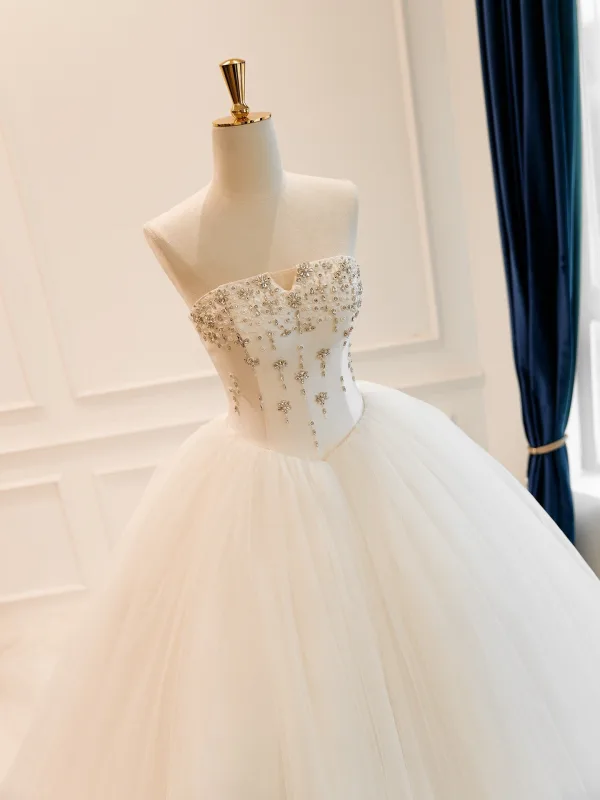 High End Schlicht Weiß Perlenstickerei Strass Pailletten Satin Brautkleider / Hochzeitskleider 2026 Ballkleid Bandeau Ärmellos Rückenfreies Lange