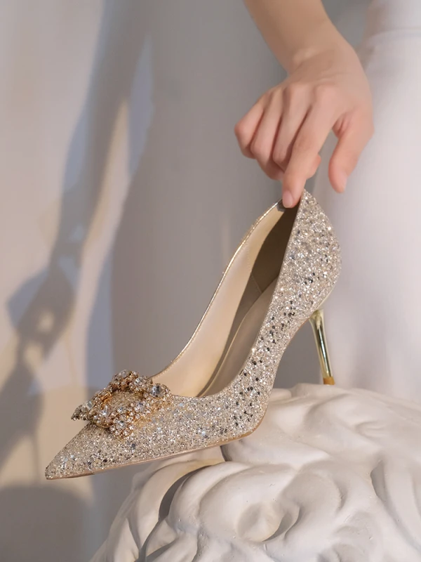 Charmig Glittrande Guld Paljetter Rhinestone Brudskor 2022 Läder 8 cm Stilettklackar Spetsiga Bröllop Pumps Högklackade