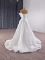 Elegante Weiß Strass Satin Brautkleider / Hochzeitskleider 2025 Ballkleid Bandeau Ärmellos Schleife Rückenfreies Sweep / Pinsel Zug