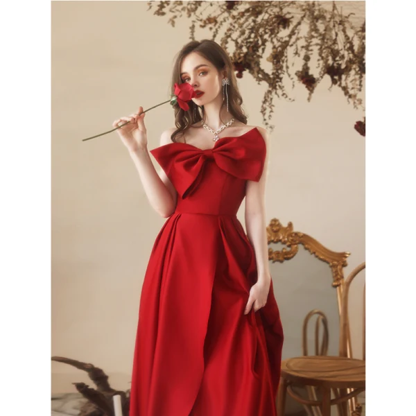 Charmant Rot Satin Abendkleider 2022 A Linie Bandeau Schleife Ärmellos Rückenfreies Gespaltete Front Lange Abend Festliche Kleider