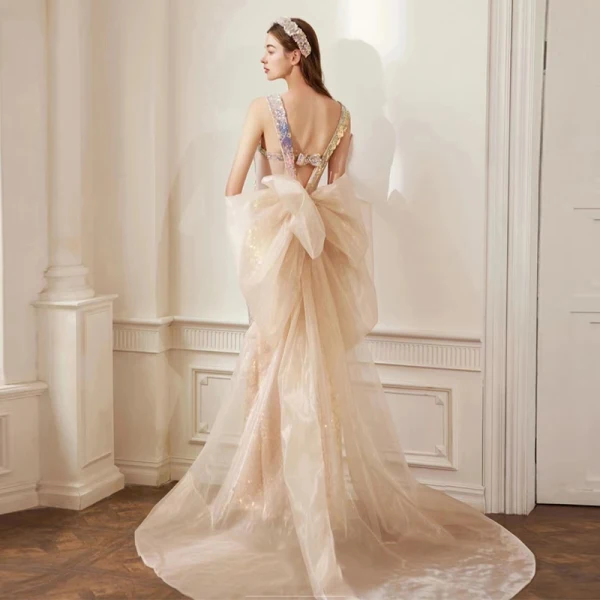 Sexy Champagne Paillettes Robe De Soirée 2022 Trompette / Sirène Satin Bretelles Spaghetti Sans Manches Dos Nu Noeud Tribunal Train Soirée Robe De Ceremonie