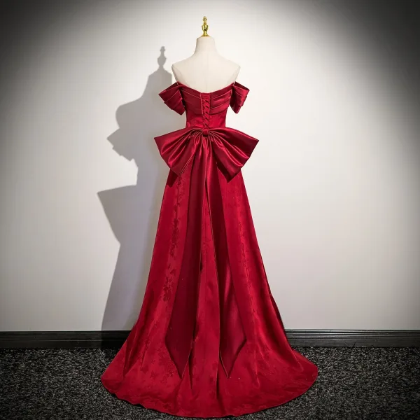 Chic / Beautiful Burgundy Prom Dresses 2025 A-Line / Princess Off-The-Shoulder Short Sleeve Backless Bow Sweep Train Prom Formal Dresses