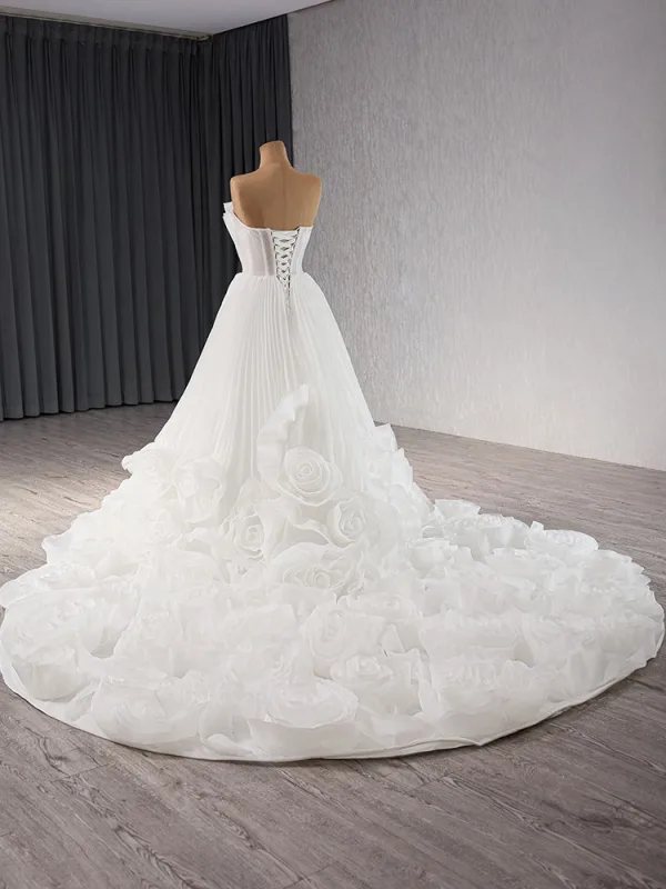 High-end White Flower Pleated Wedding Dresses 2024 A-Line / Princess Strapless Sleeveless Chapel Train Tulle Wedding