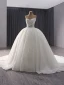 Luxus / Herrlich Weiß Handgefertigt Perlenstickerei Perle Pailletten Brautkleider / Hochzeitskleider 2024 Ballkleid Bandeau Ärmellos Rückenfreies Kapelle-Schleppe Hochzeit
