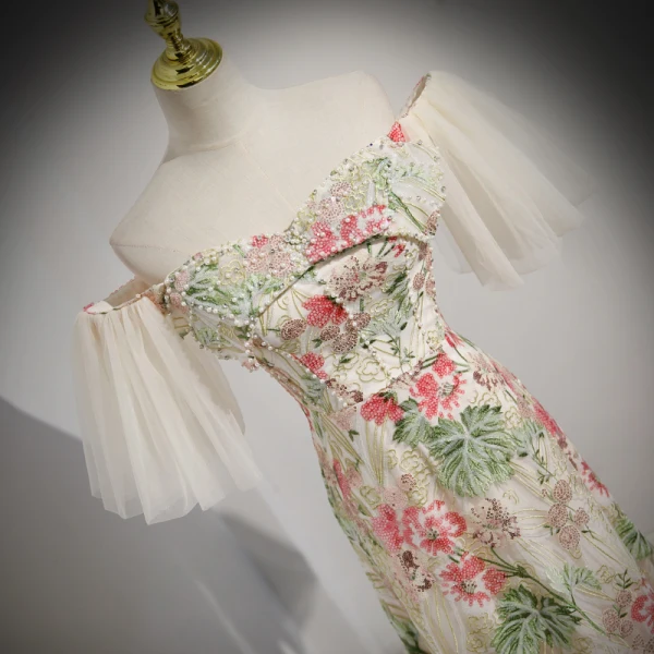 Schöne Multifarben Spitze Blumen Perlenstickerei Perle Pailletten Ballkleider 2023 Off Shoulder A Linie Kurze Ärmel Rückenfreies Lange Festliche Kleider