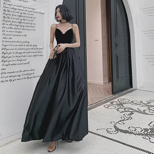 Chic Beautiful Black Prom Dresses 2022 A Line Princess Spaghetti Straps Sleeveless Backless Floor Length Long Prom Formal Dresses