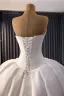 Haut de Gamme Élégant Ivoire Satin Corset  Robe De Mariée 2026 Robe Boule Bustier Sans Manches Dos Nu Chapel Train