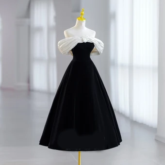 Elegant Black Velvet Homecoming Graduation Dresses 2023 A Line Princess Off The Shoulder Pearl Appliques Short Sleeve Backless Tea Length Formal Dresses