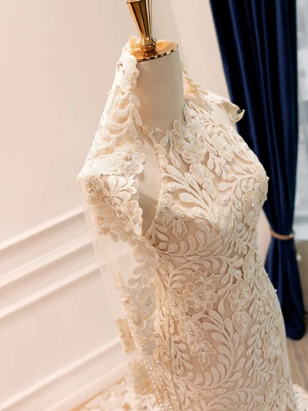 Luxury / Gorgeous Fashion Champagne Handmade Pearl Sequins Lace Flower Wedding Dresses 2026 Trumpet / Mermaid Halter Sleeveless Sweep Train