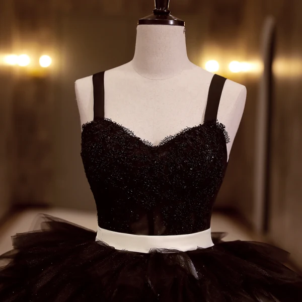 Mode Sorte Beading Perle Pailletter Cascading Flæser Gallakjoler 2022 Balkjole Spaghetti Straps Ærmeløs Halterneck Lange Galla Kjoler