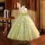 Chic / Belle Vert Cendré Appliques Volants Anniversaire Robe Ceremonie Fille 2025 Robe Boule Encolure Dégagée Sans Manches Dos Nu Noeud Ceinture Thé Longueur