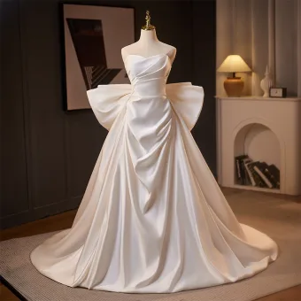 Chic Blanche Satin Robe De Mariée 2025 Robe Boule Bustier Sans Manches Dos Nu Noeud Train De Balayage Mariage