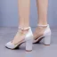 Schöne Weiß Freizeit Sandalen Damen 2024 Knöchelriemen 7 cm Thick Heels Peeptoes Sandaletten Hochhackige