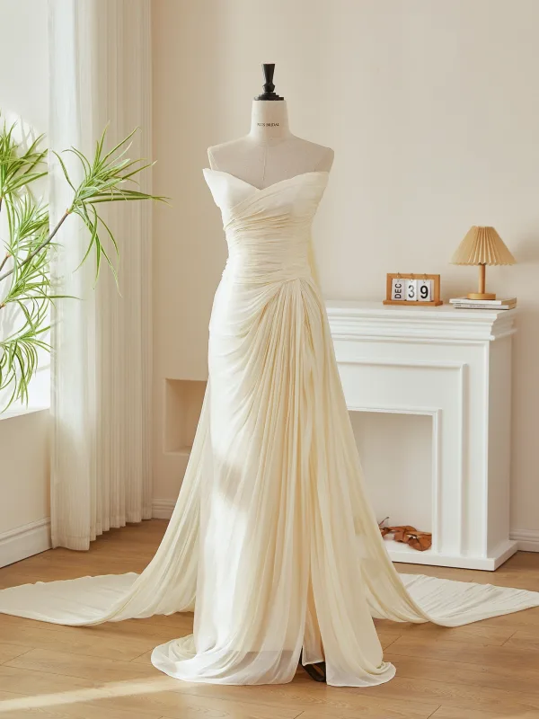 Light Ivory Split Front Trumpet / Mermaid Wedding Dresses 2026 Strapless Sleeveless Backless Sweep Train