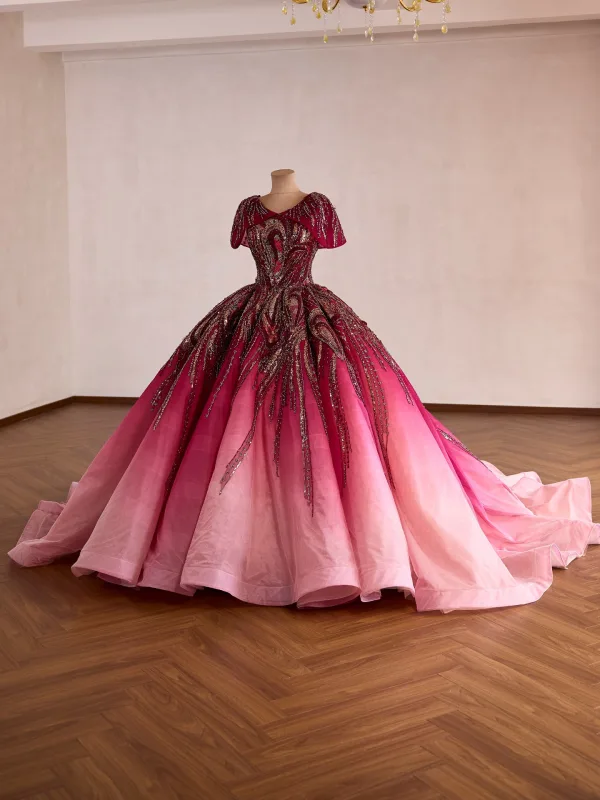 Volumineux Dégradé De Couleur Bordeaux Perlage En Dentelle Fleur Paillettes Robe De Bal 2026 Robe Boule V-Cou Manches Courtes Tribunal Train Robe De Ceremonie