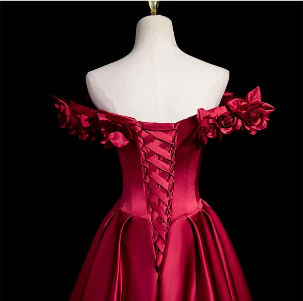 Elegant Burgundy Appliques Satin Prom Dresses 2024 A-Line / Princess Off-The-Shoulder Sleeveless Backless Floor-Length / Long Prom Formal Dresses