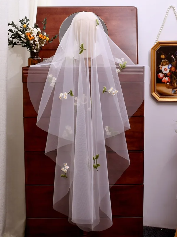 Elegant White Embroidered 1.5 m Tulle Wedding Veils 2025