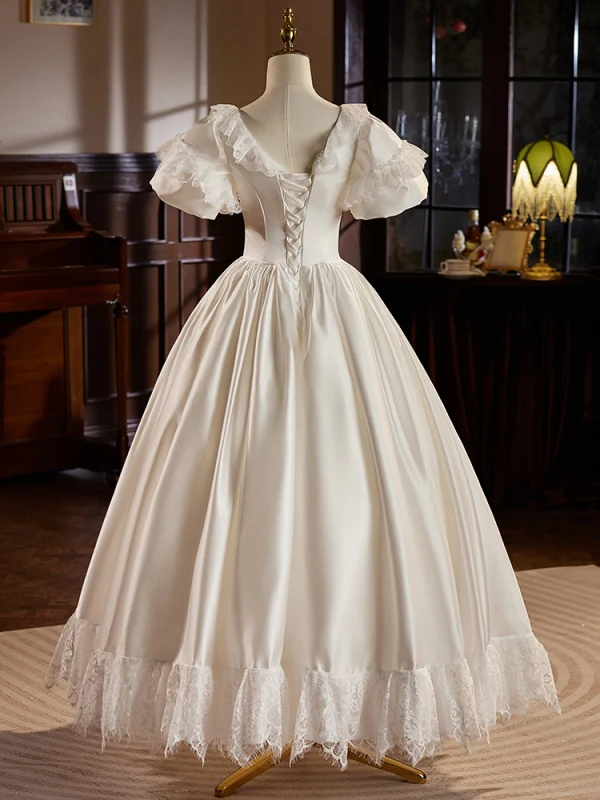 Vintage / Retro Ivory Satin Lace Wedding Dresses 2024 Ball Gown Scoop Neck Bow Puffy Short Sleeve Backless Floor-Length / Long Wedding