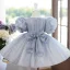 Élégant Gris Perle Courte Anniversaire Robe Ceremonie Fille 2024 Robe Boule U-Cou Gonflée Manches Courtes Noeud