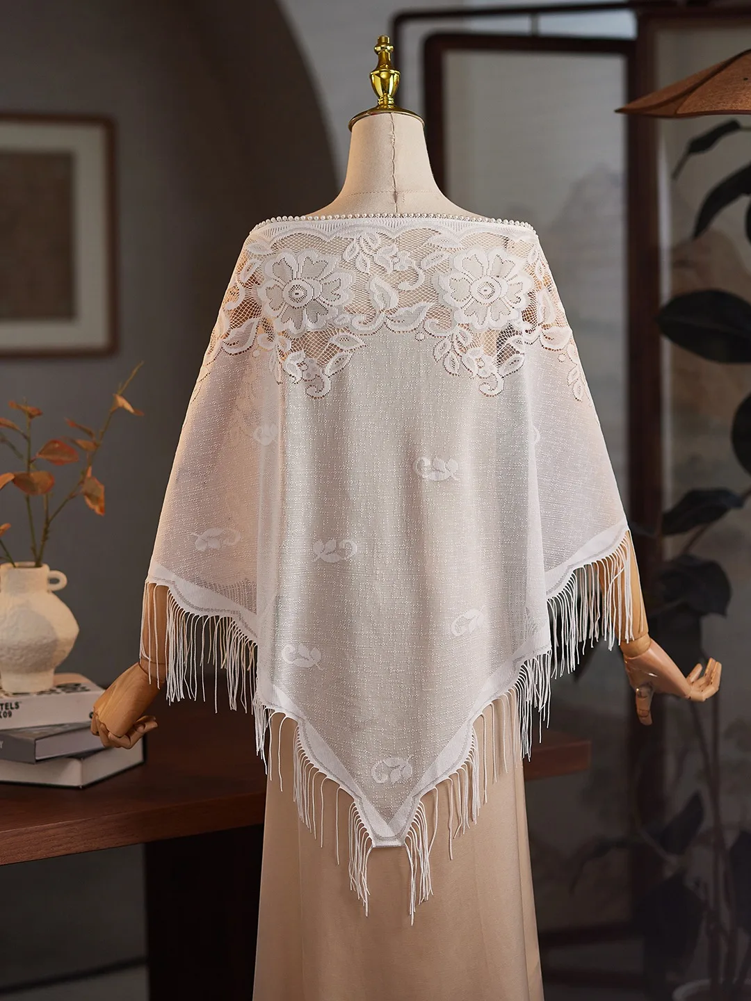 Vintage / Retro White Pearl Lace Tassel shawl 2025