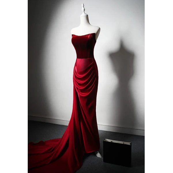 Sexy Burgundy Velvet Evening Dresses 2024 Trumpet / Mermaid Strapless Sleeveless Backless Court Train Evening Party Formal Dresses