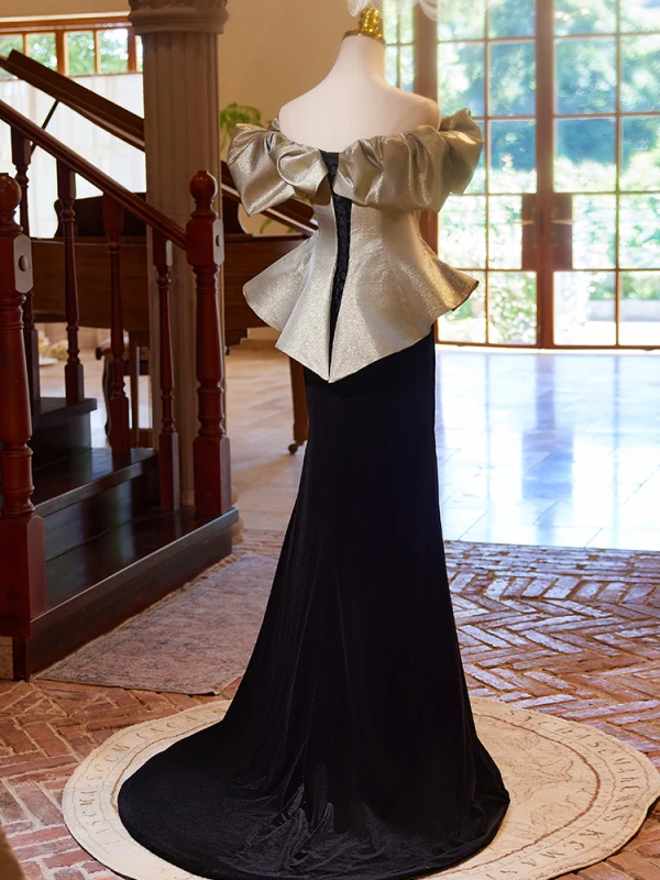 Elegant Black Two Tone Prom Dresses 2024 Trumpet / Mermaid Off-The-Shoulder Short Sleeve Backless Sweep Train Prom Formal Dresses