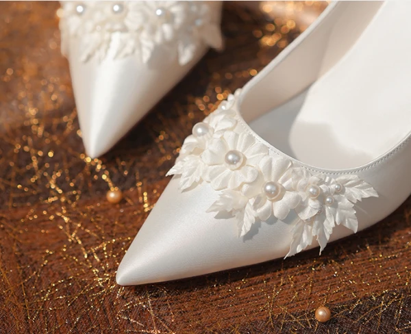Chic Blanche Perle Fleur Satin Chaussure De Mariée 2024 8 cm Talons Aiguilles À Bout Pointu Mariage Escarpins Talons Hauts