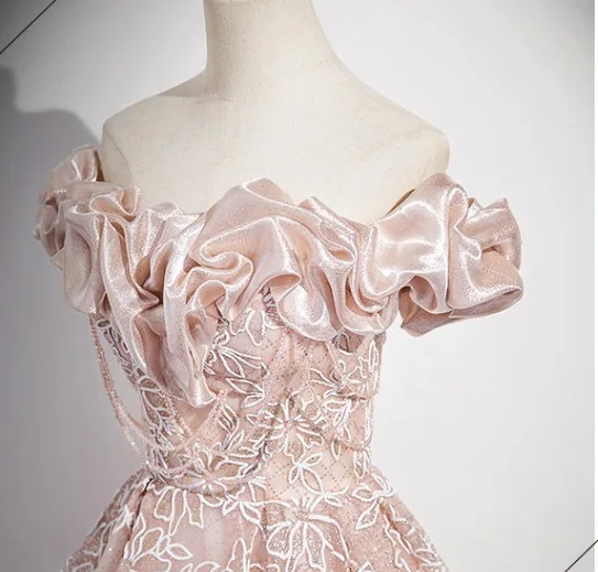 Chic / Beautiful Blushing Pink Flower Sequins Prom Dresses 2025 A-Line / Princess Ruffle Off-The-Shoulder Short Sleeve Backless Floor-Length / Long Prom Formal Dresses