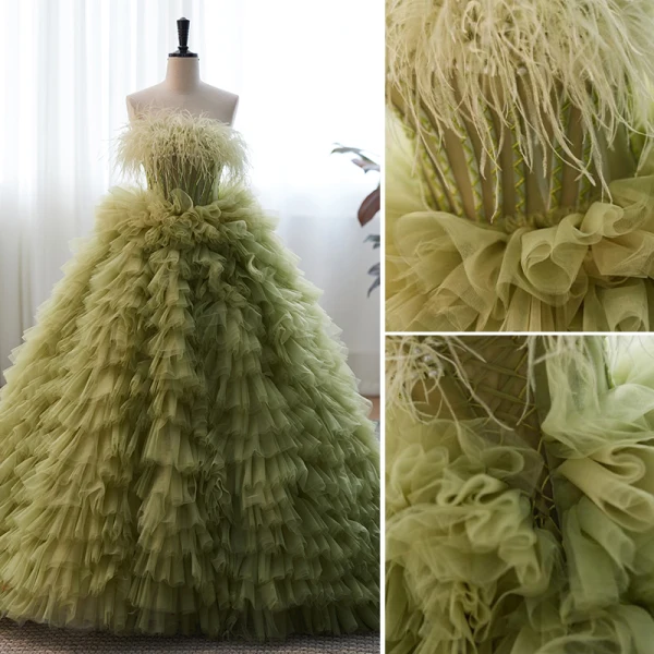 Mode Salbeigrün Plissee Ballkleider 2023 Ballkleid Feder Bandeau Ärmellos Rückenfreies Hof-Schleppe Ball Festliche Kleider