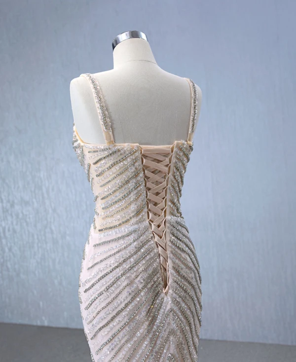 Luxe Scintillantes Champagne Fait main Perlage Faux Diamant Paillettes Robe De Mariée 2024 Trompette / Sirène Bretelles Spaghetti Sans Manches Dos Nu Chapel Train Mariage
