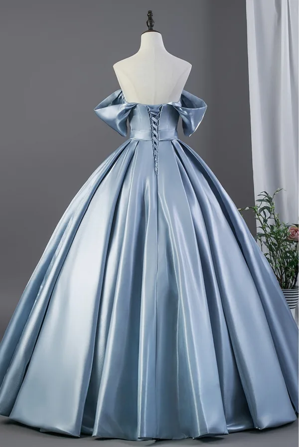 Inspiré Y2K Bleu poudré Faux Diamant Satin Robe De Bal 2026 Robe Boule De l'épaule Manches Courtes Dos Nu Longue