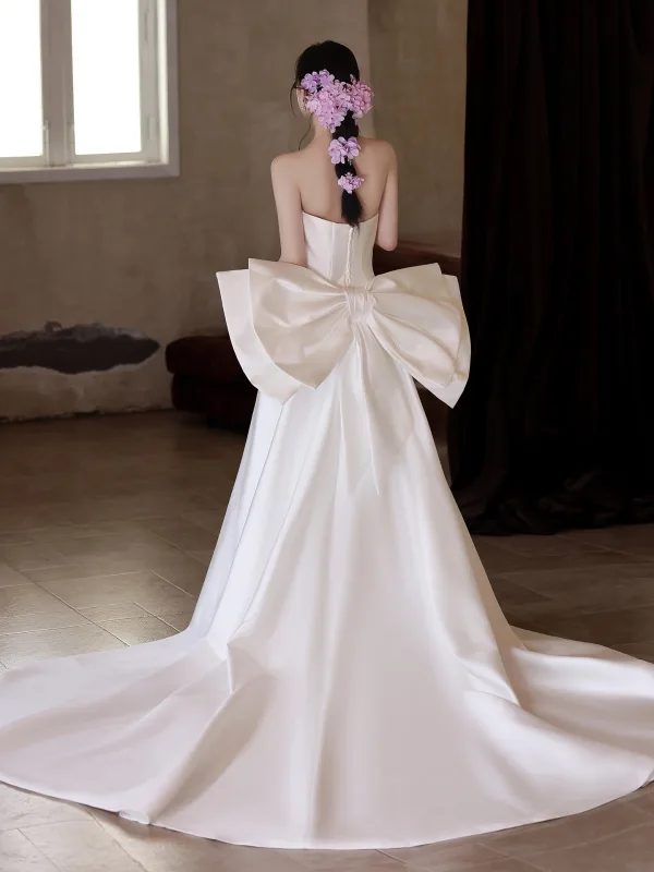 Elegant White Pearl Rhinestone Satin Wedding Dresses 2025 Trumpet / Mermaid Strapless Sleeveless Backless Bow Court Train