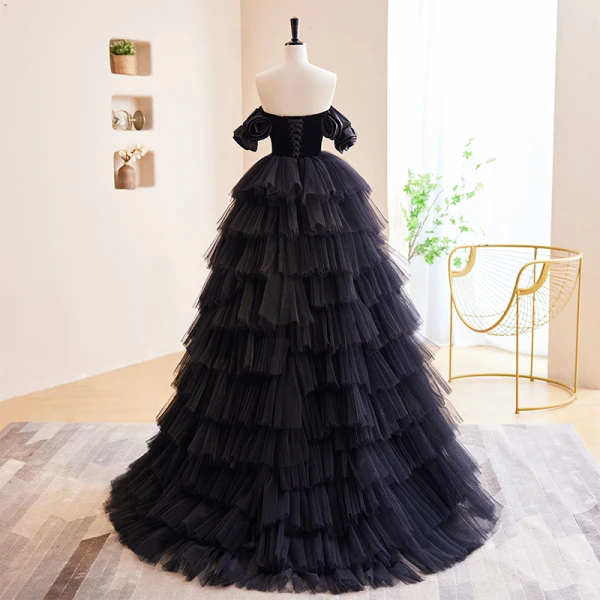 Charmant Noire Volants en Cascade Robe De Soirée 2023 Robe Boule Bustier Sans Manches Dos Nu Train De Balayage Soirée Robe De Ceremonie
