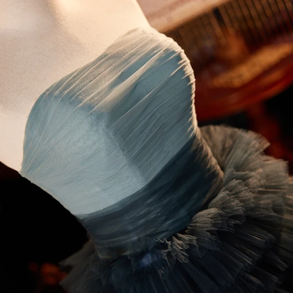 Fashion Ink Blue Cascading Ruffles Prom Dresses 2023 Ball Gown Strapless Sleeveless Backless Sweep Train Prom Formal Dresses