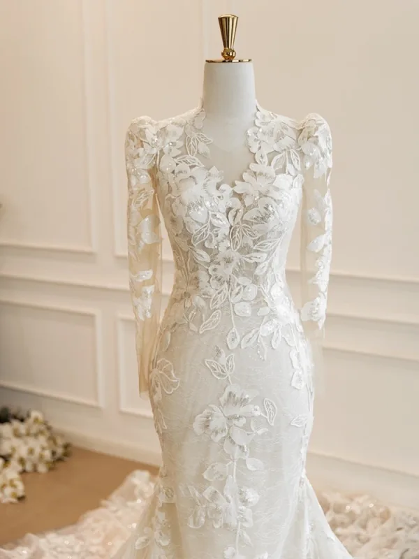 Luxury / Gorgeous Champagne Handmade Sequins Lace Flower Chapel Train Wedding Dresses 2026 Trumpet / Mermaid V-Neck Long Sleeve