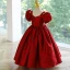 Élégant Bordeaux Anniversaire Perle Satin Impression Robe Ceremonie Fille 2023 Robe Boule Encolure Carrée Gonflée Manches Courtes Dos Nu Longue Robe Ceremonie Fille