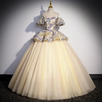 Élégant Champagne Volants En Cascade Impression Robe De Bal 2023 Robe Boule De L Épaule Gonflée Manches Courtes Dos Nu Longue Promo Robe De Ceremonie
