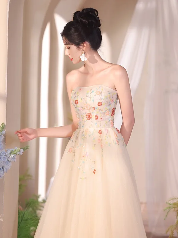 Chic / Beautiful Champagne Beading Sequins Flower Prom Dresses 2024 A-Line / Princess Strapless Sleeveless Backless Floor-Length / Long Prom Formal Dresses