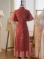 Chiński Styl Vintage Czerwone Długość Herbaty Cheongsam 2024 Syrena / Rozkloszowane Wysokiej Szyi Kótkie Rękawy