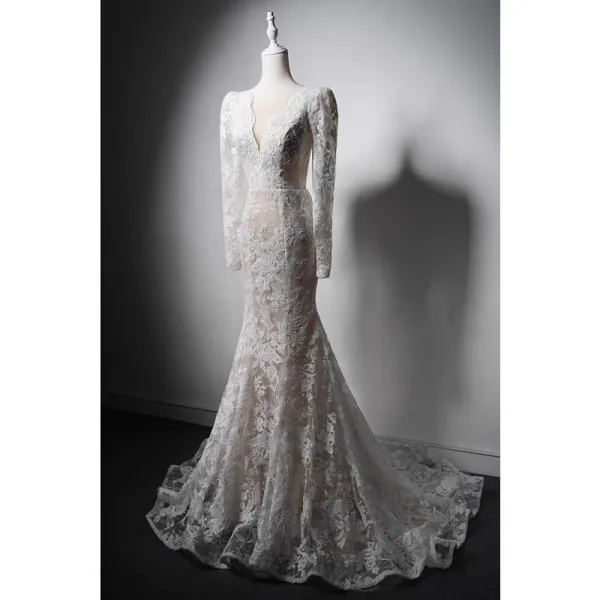 Haut de Gamme Ivoire Fait main Brodé Perle Paillettes En Dentelle Fleur Robe De Mariée 2024 Trompette / Sirène Col v profond Manches Longues Train De Balayage