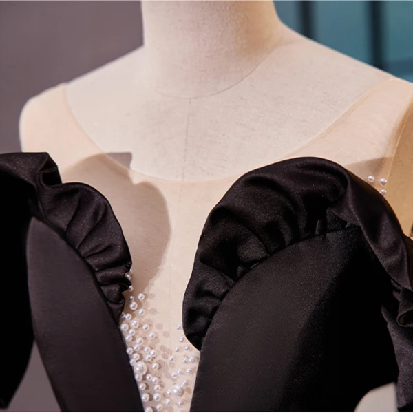 Elegant Black Pearl Satin Prom Dresses 2023 Ball Gown Off-The-Shoulder Puffy Short Sleeve Backless Court Train Prom Formal Dresses