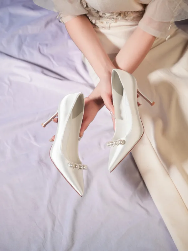 Elegante Witte Satijn Parel Bruidsschoenen 2025 6 cm Naaldhakken / Stiletto Spitse Neus Huwelijk Pumps Hoge Hakken