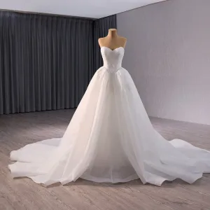 Haut De Gamme Blanche En Dentelle Fleur Robe De Mariée 2024 Robe Boule Bustier Sans Manches Dos Nu Tribunal Train Mariage