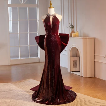 Scintillantes Bordeaux Faux Diamant Paillettes Robe De Soirée 2024 Trompette Sirène Titulaire Sans Manches Dos Nu Noeud Train De Balayage Soirée Robe De Ceremonie