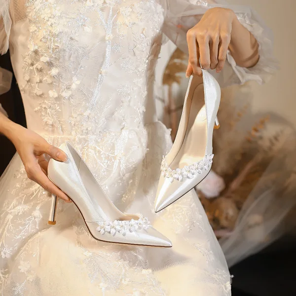 Elegant White Satin Appliques Wedding Shoes 2024 8 cm Stiletto Heels Pointed Toe Wedding Pumps High Heels