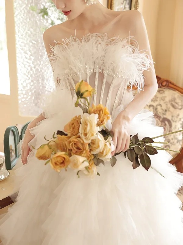Charming White Tassel Pearl Cascading Ruffles Wedding Dresses 2024 A-Line / Princess Strapless Sleeveless Backless Court Train Wedding