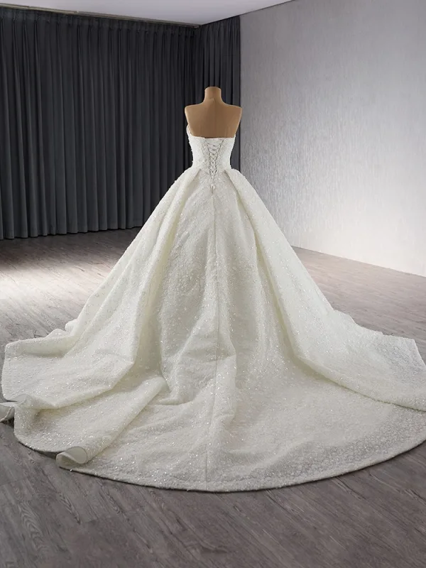 High End Weiß Handgefertigt Perlenstickerei Pailletten Applikationen Brautkleider / Hochzeitskleider 2024 Ballkleid Bandeau Ärmellos Rückenfreies Königliche Schleppe Hochzeit