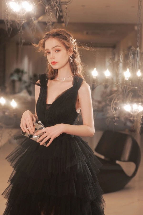 Sexy Black Cascading Ruffles Prom Dresses 2022 A-Line / Princess V-Neck Sleeveless Backless Floor-Length / Long Prom Formal Dresses