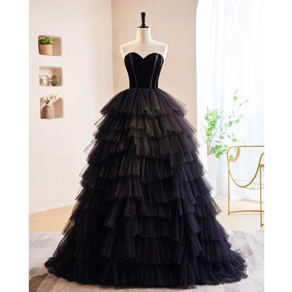 Charmant Noire Volants en Cascade Robe De Soirée 2023 Robe Boule Bustier Sans Manches Dos Nu Train De Balayage Soirée Robe De Ceremonie