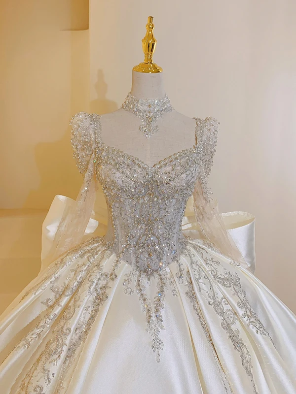 Vintage / Originale Ivoire Perlage Faux Diamant Paillettes Satin Robe De Mariée 2024 Robe Boule Encolure Carrée Manches Longues Dos Nu Noeud Tribunal Train Mariage